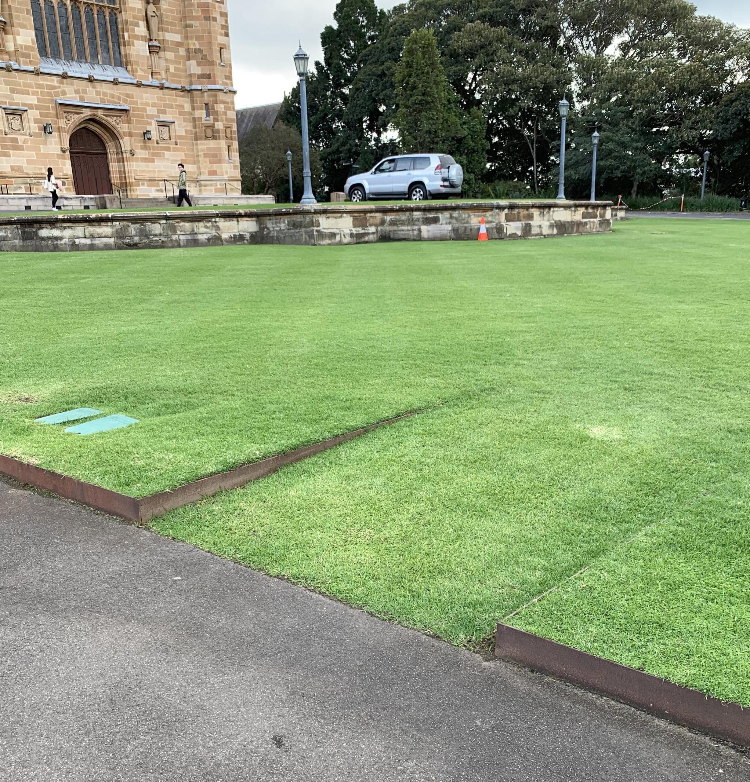 Grass+lawn+has+a+handicap+ramp.