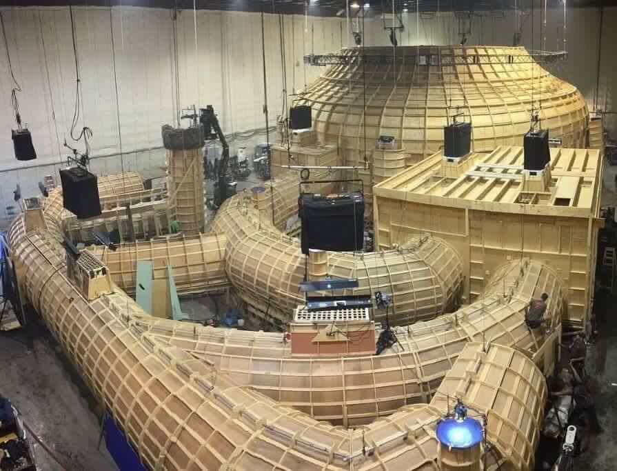 Exterior+of+the+sewer+set+in+IT