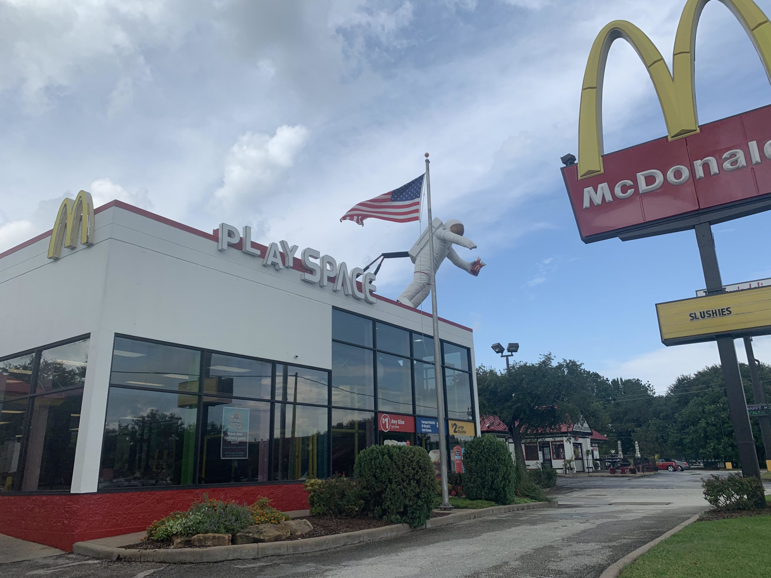 McDonalds+next+to+the+NASA+Johnson+Space+Center+in+Houston%2C+Texas