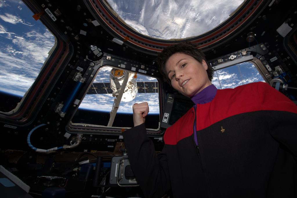 Astronaut+Samantha+Cristoforetti+wore+a+%26%238216%3BStar+Trek%26%238217%3B+Uniform+in+Space