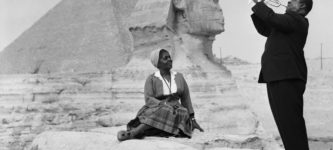 Louis+Armstrong+playing+for+his+wife+in+front+of+the+Sphinx+by+the+pyramids+in+Giza%2C+1961