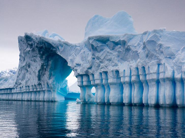 Pillars+in+an+antarctic+glacier