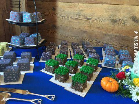 This+wedding+had+Minecraft+inspired+cupcakes