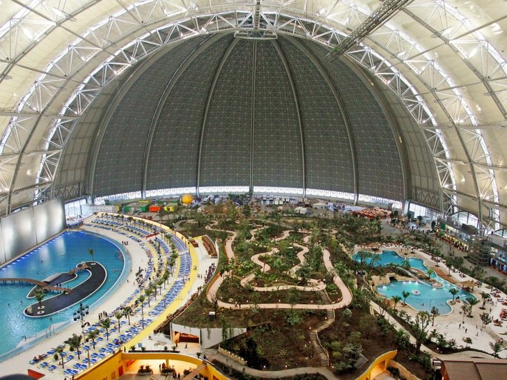 World%26%238217%3Bs+largest+indoor+rainforest+in+a+German+airship+hangar