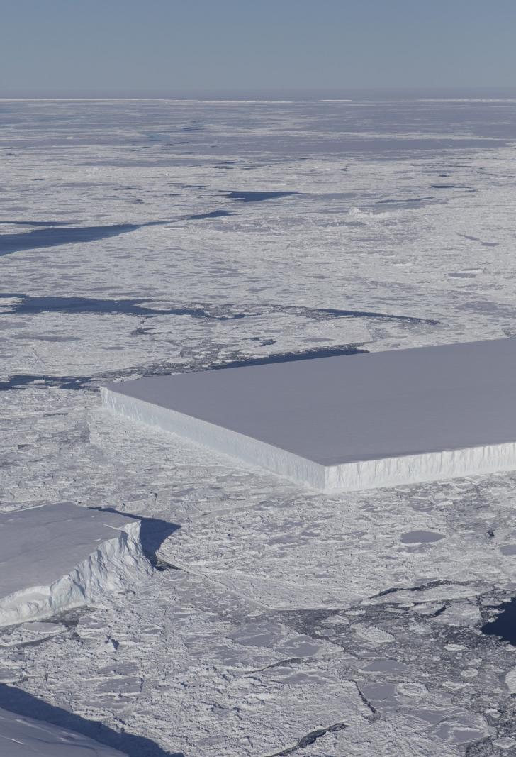 Amazing+squared+tabular+iceberg.