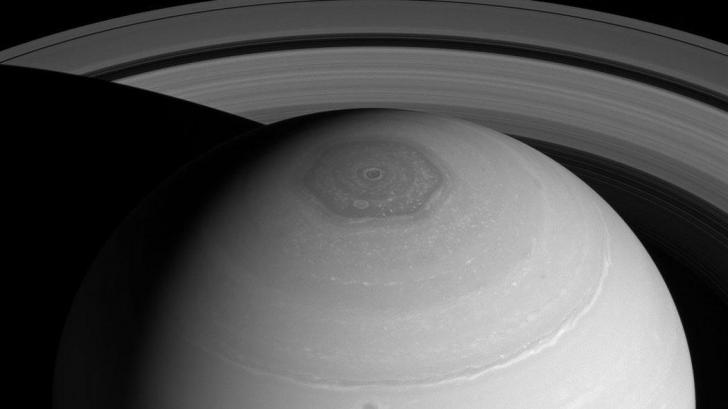 Saturn+has+hexagonal+clouds+at+its+poles