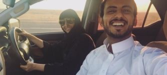 Saudi+man+shares+a+photo+of+him+and+his+mother+passing+Saudi-Kuwaiti+borders