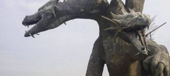 A+Dragon+statue+in+Russia