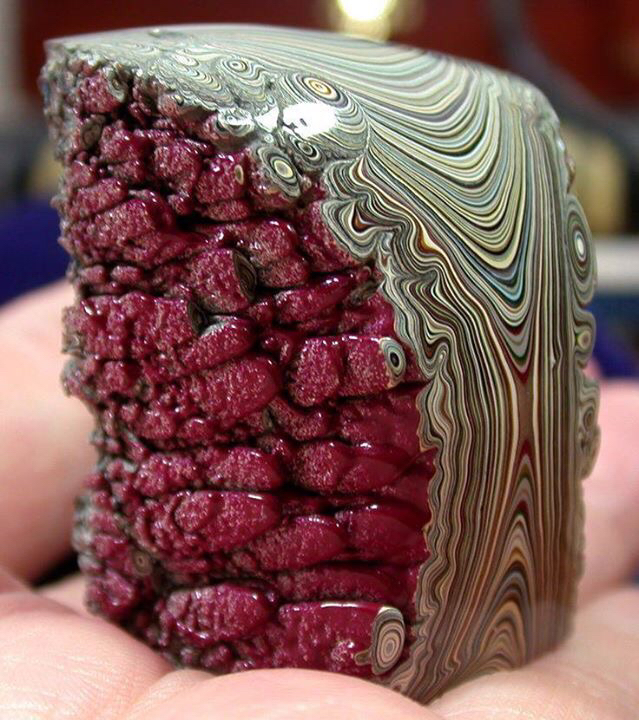This+chunk+of+fordite+looks+like+a+slice+of+cake