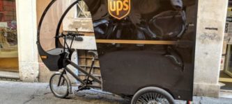 UPS+in+Italy+uses+these+%26%238216%3Bbicycle+trucks%26%238217%3B+to+deliver+packages+to+places+in+narrow+streets+of+Rome