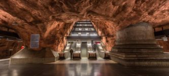 The+Stockholm+metro+system+looks+like+a+cave