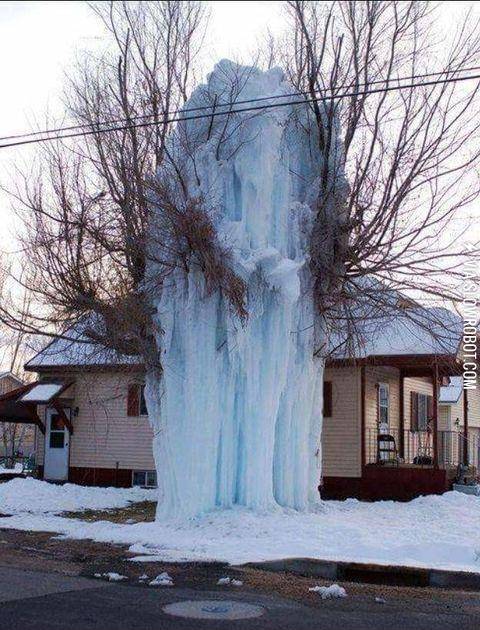 Sooooo%26%238230%3B.+This+is+what+happens+when+a+fire+hydrant+bursts+in+sub+zero+temperatures