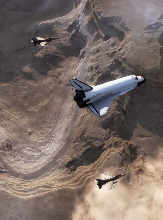 Two+F-16+Falcons+escorting+Space+Shuttle+Discovery+on+re-entry.