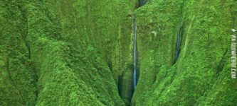 Honokohau+Falls%2C+Maui%2C+Hawaii.