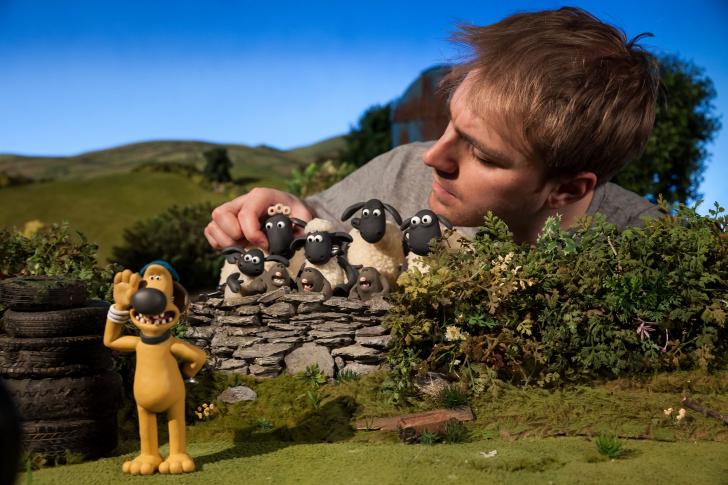 Animator+positioning+characters+for+Shaun+the+sheep