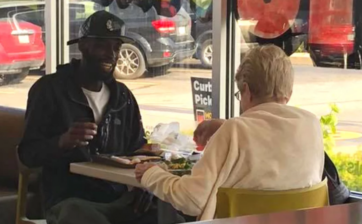 Two+strangers+in+Indiana+were+eating+alone+when+the+elderly+woman+asked+the+young+man+if+she+could+join+him.
