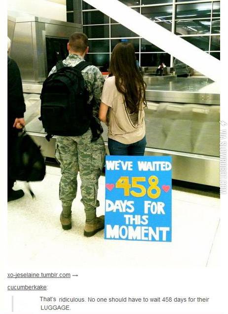 Waiting+for+your+luggage.