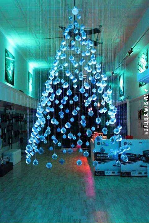 Trippy+idea+for+a+christmas+tree