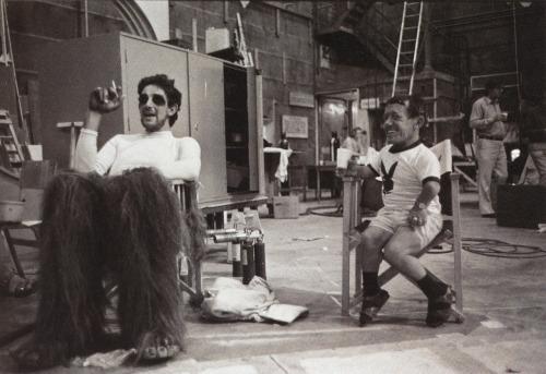 Topless+chewbaka+smoking+a+cigarette+with+R2D2+1978