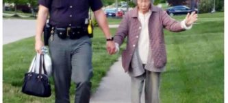 Ohio+sheriff%26%238217%3Bs+deputy+taking+the+time+to+walk+with+an+elderly+woman+to+help+her+get+where+she+was+going.