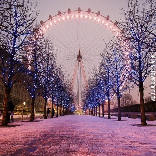 The+London+Eye+During+Christmas