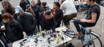 New+Yorkers+generate+power+by+bicycle+to+charge+cellphones.