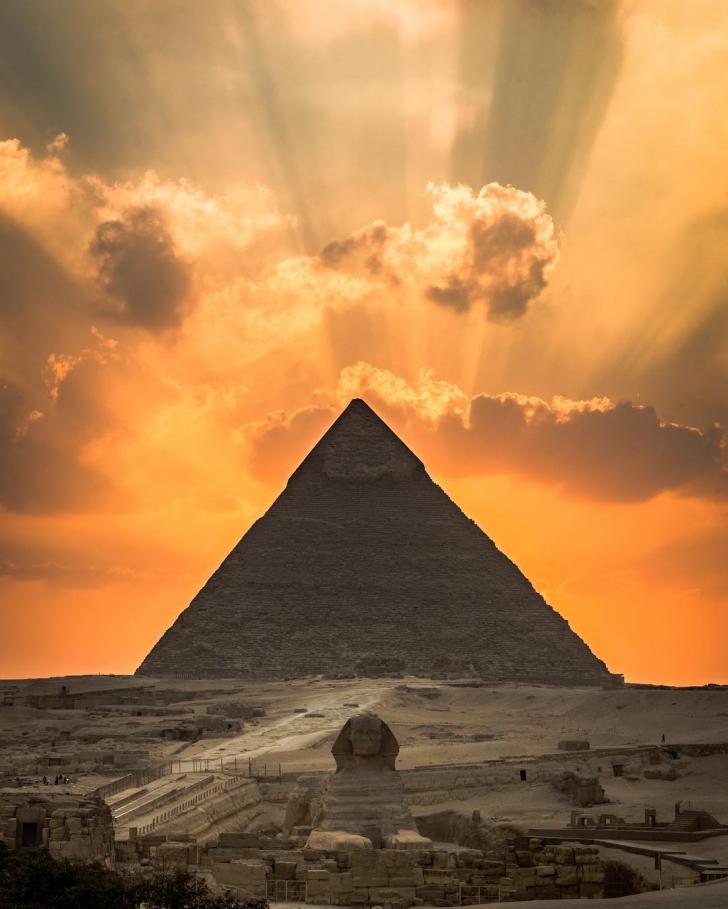 Pyramid+Sunset