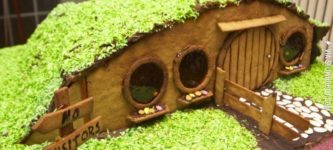 A+gingerbread+hobbit-hole.