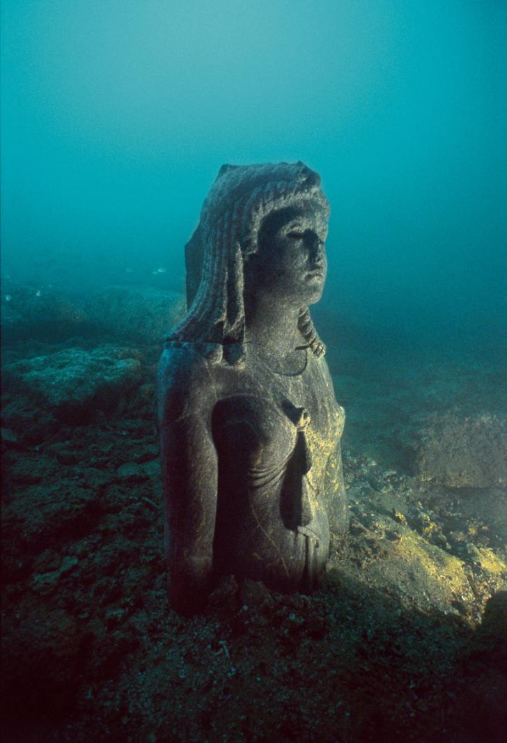The+Dark+Queen%2C+statue+of+egyptian+queen+Cleopatra+III+discovered+in+the+lost%2C+sunken+city+of+Thonis-Heracleion