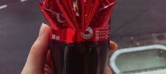 Christmas+Coca+Cola+Edition+in+Switzerland.+You+can+pull+on+a+string+and+create+this
