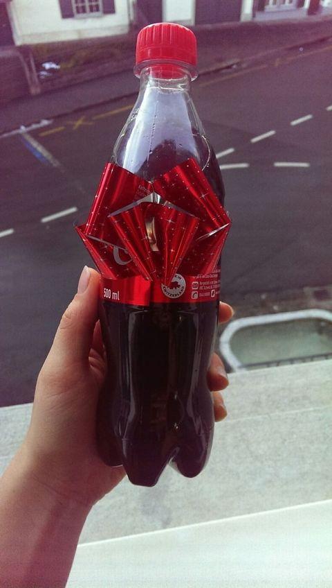 Christmas+Coca+Cola+Edition+in+Switzerland.+You+can+pull+on+a+string+and+create+this