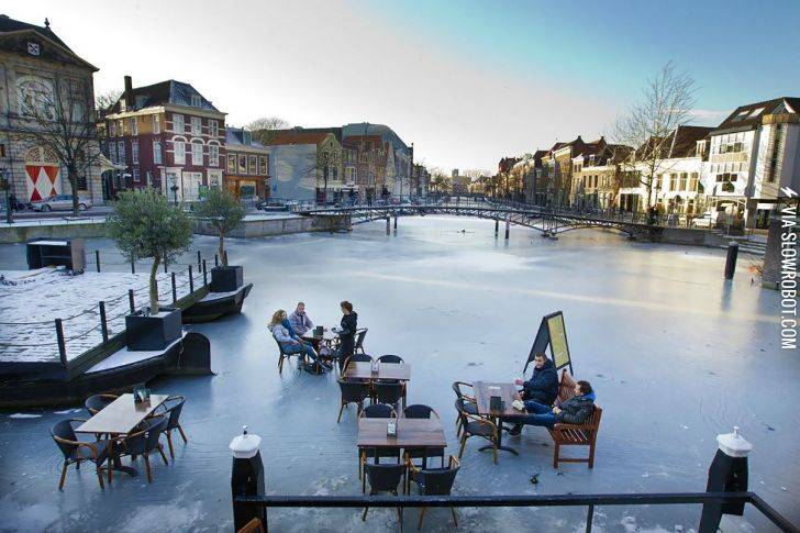How+a+restaurant+in+Amsterdam+deals+with+winter.