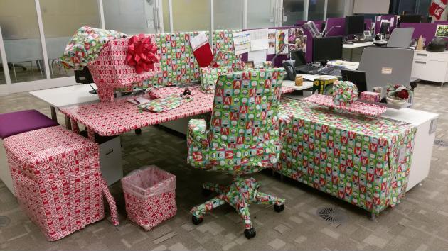 My+co-worker+told+me+I+had+no+holiday+spirit+so+I+wrapped+him+a+gift.