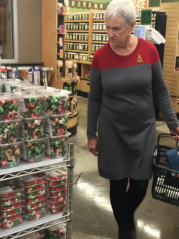 When+your+Christmas+outfit+looks+like+a+Starfleet+uniform