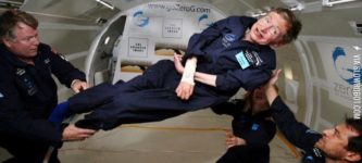 A+very+happy+Stephen+Hawking