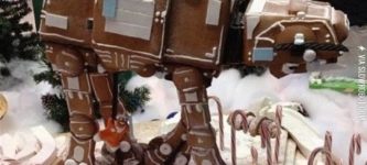 A+Star+Wars+gingerbread+AT-AT.