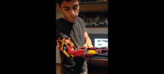 A+guy+built+his+own+prosthetic+arm+out+of+Lego