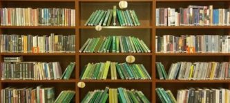 Christmas+Tree+of+Books.