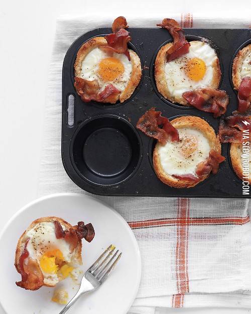 Bacon%2C+egg%2C+and+toast+cups.