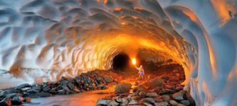 Ice+cave+near+Mutnovsky+Volcano%2C+Russia