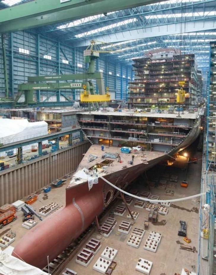 Cruise+ship+being+built.