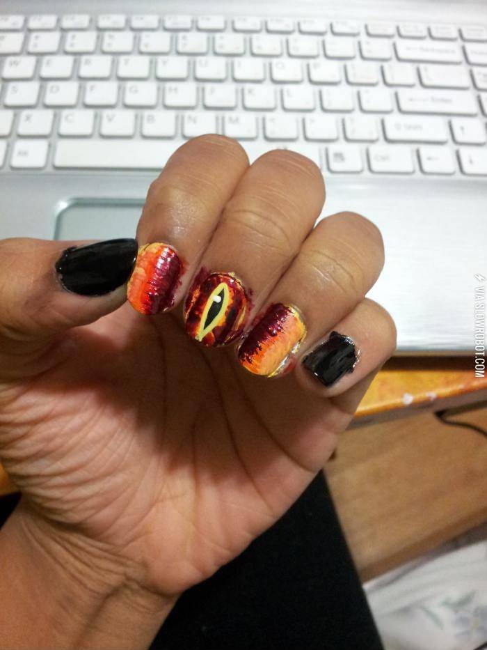 Eye+of+Sauron+nails.