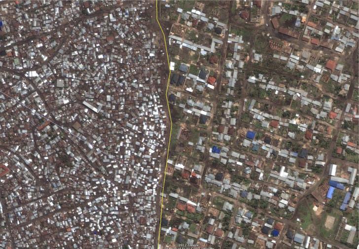Single-family+home+vs.+slums%2C+the+town+Nogales+divided+by+the+US-Mexico+border