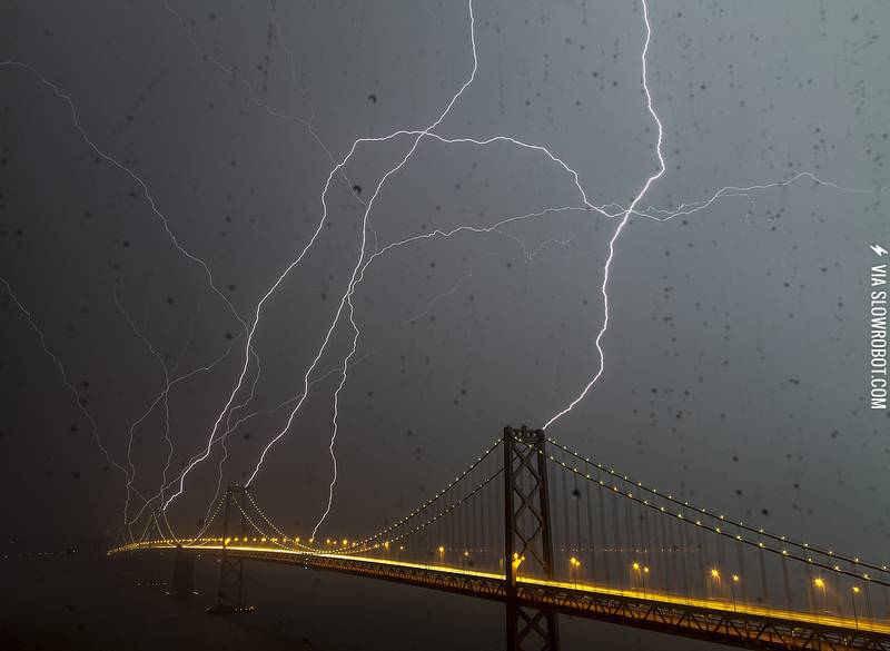 The+San+Francisco+Bay+Bridge%2C+lightning+storm.