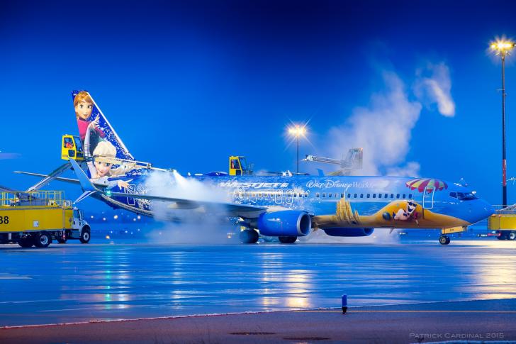 Frozen+plane+getting+de-iced