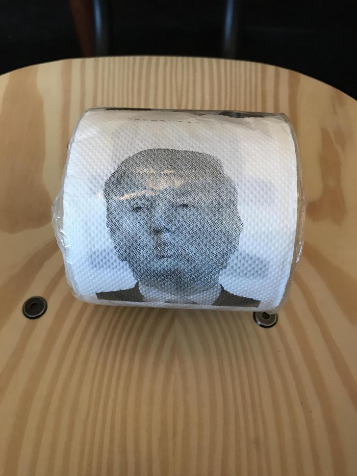 Someone+gave+me+this+toilet+roll+with+Trump%26%238217%3Bs+face+on+it.