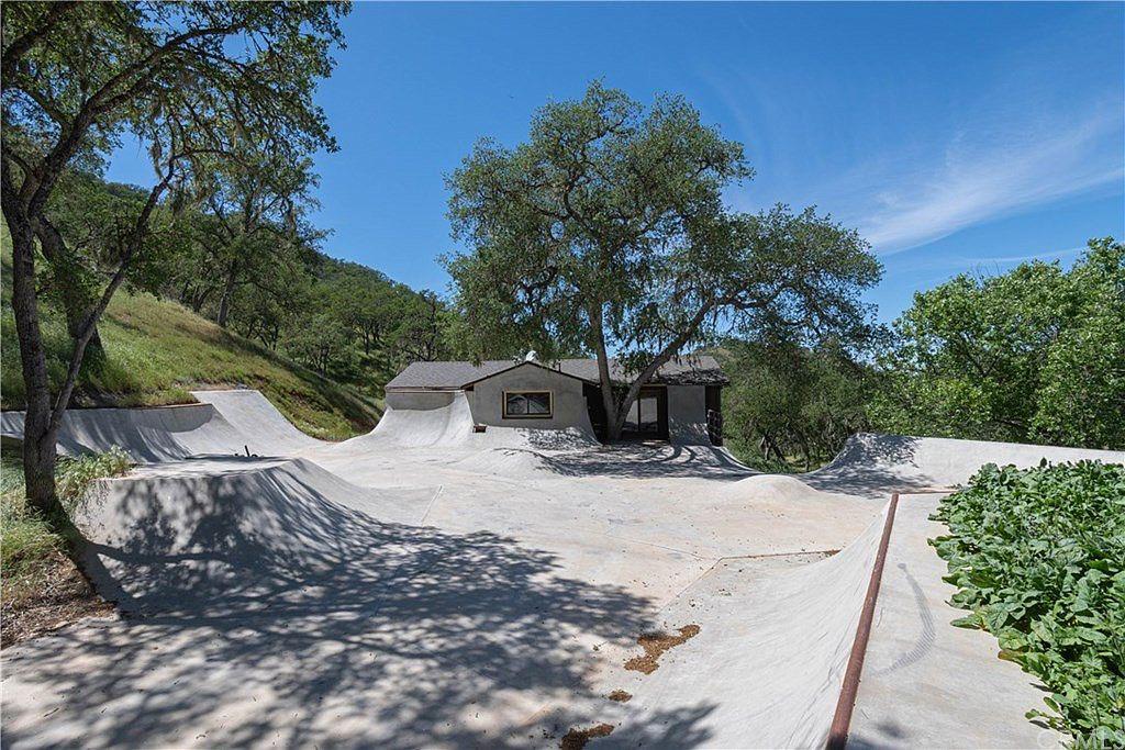 Skatepark+for+sale%2C+home+included.+Central+California%2C+2020.