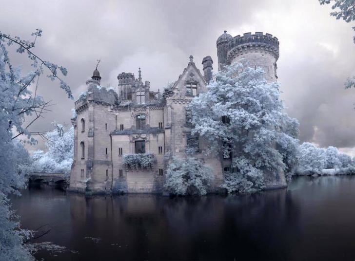 A+castle+in+infrared