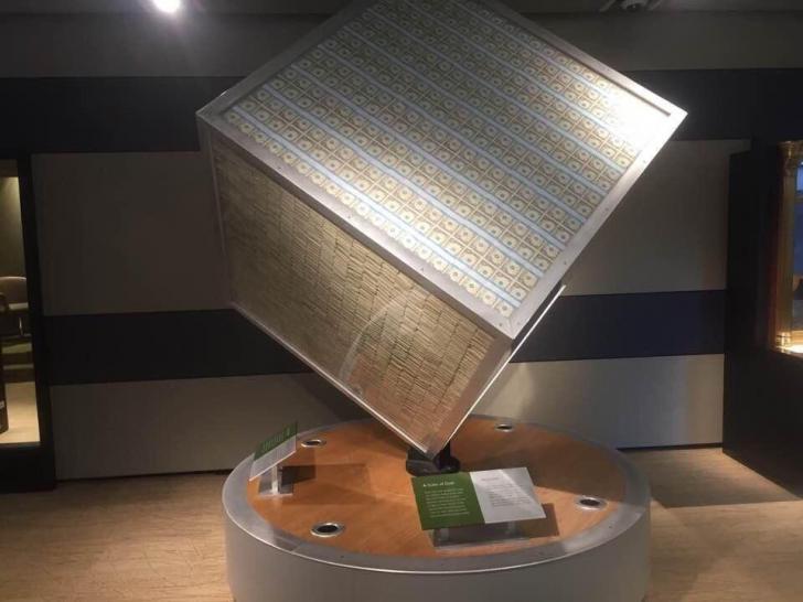 %241+million+in+1+dollar+bills