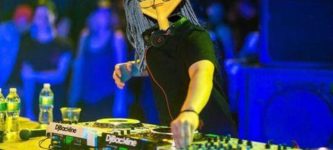 When+you+replace+skrillex+with+a+mop